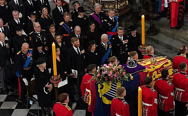 Las casas reales europeas, incluida la española, en la despedida a Isabel II en la abadía de Westminsteer. 
