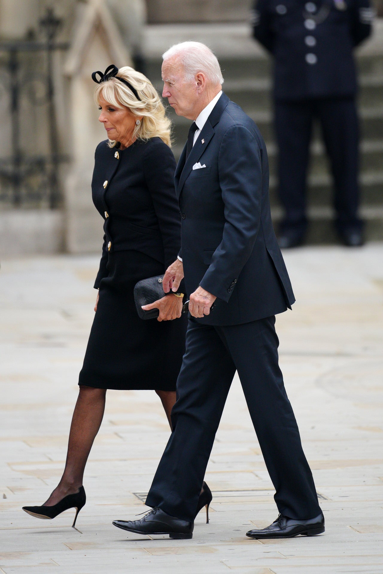 El matrimonio presidencial de EE.UU., Joe Biden y su mujer, la doctora Jill Biden, a su llegada al funeral de la reina Isabel II de Inglaterra.