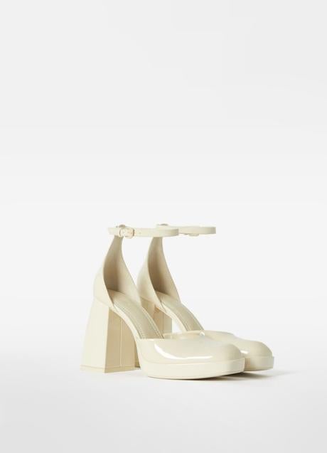 Imagen - Zapatos de tacón con plataforma de Bershka. Foto: Bershka.