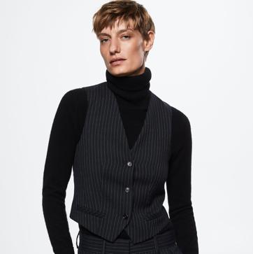 Imagen secundaria 1 - Pantalón y chaleco de traje con rayas diplomáticas de Mango.