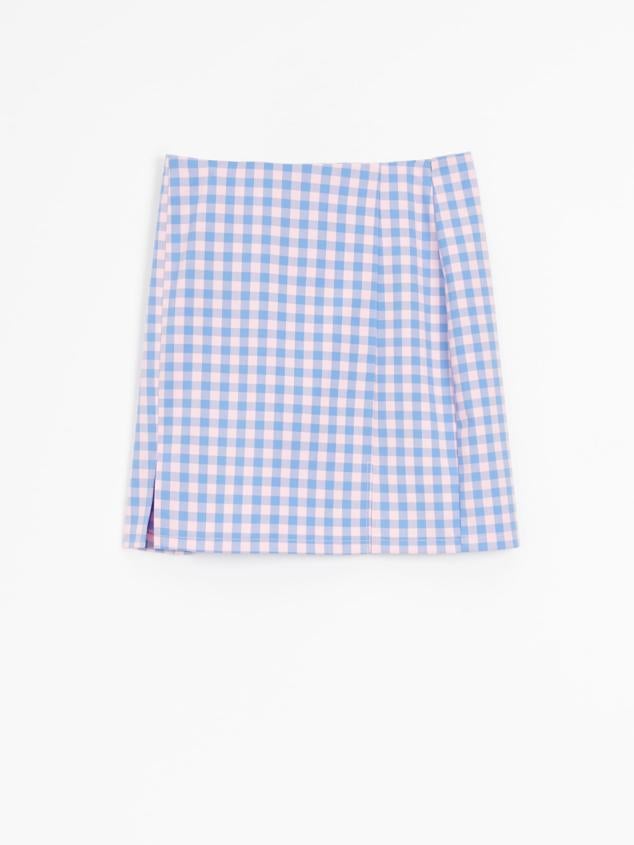 Minifalda de cuadros vichy con los colores tendencia de esta temporada. Podrás llevarla durante todo el otoño y el resto del año con cualquier estilismo. Es de House. Precio: 16,99 €.