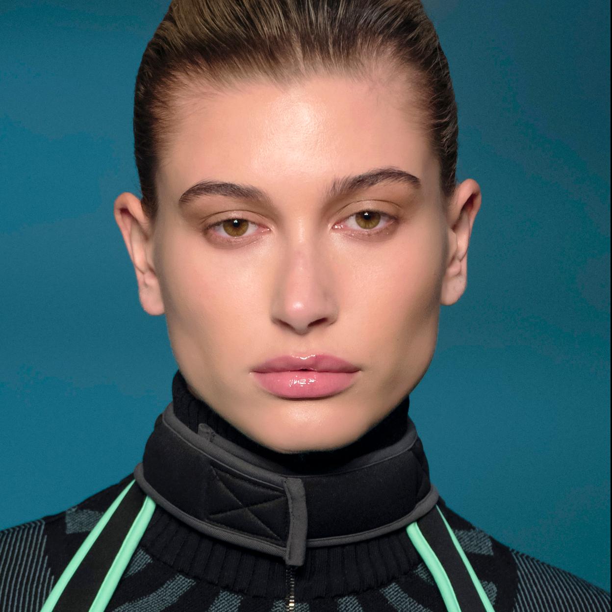 Es una crema similar a la favorita de Hailey Bieber.