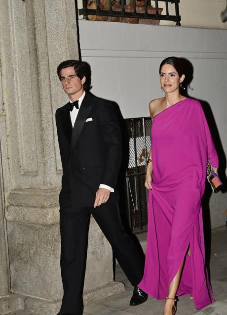 Imagen - Los duques de Huéscar entrando al 82 cumpleaños de la princesa Ira de Fürstenberg.