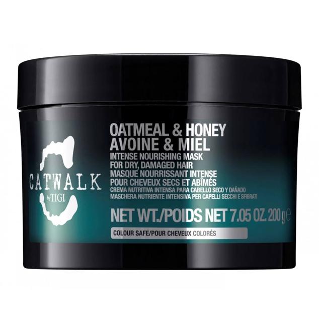 Oatmeal and Honey intense Nourishing Mask de TIGI Catwalk combina el poder altamente hidratante de la avena y la miel. Ayuda a reparar, reforzar, suavizar y aumentar el brillo de las fibras, así como acondiciona para domar el pelo rebelde y mantener a raya el encrespamiento. Cómpralo aquí