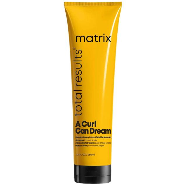 Total Results A Curl Can Dream Manuka Honey Infused Rich Mask de Matrix preserva y define el patrón de los rizos, hidrata en profundidad, protege, aporta volumen y elasticidad, suaviza y controla el encrespamiento al estar enriquecida con miel de manuka. Cómpralo aquí
