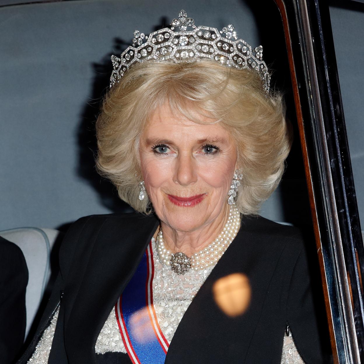 Camilla Parker-Bowles con una tiara.