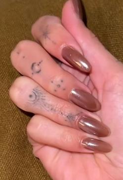 Imagen secundaria 2 - Ejemplos de las manicuras glaseadas que tanto se llevan.