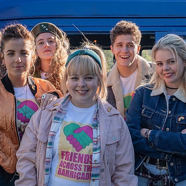 La serie ambientada en la Irlanda del Norte de los 90, Derry Girls, disponible en Netflix.