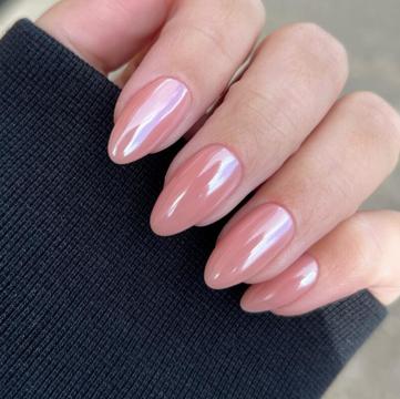 Imagen secundaria 1 - Ejemplos de las manicuras glaseadas que tanto se llevan.