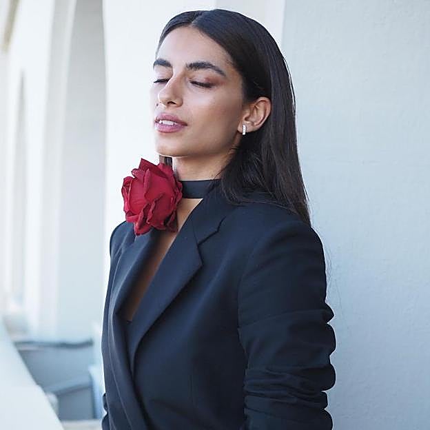 La blazer más favorecedora y el collar más elegante: el look de lujo que puedes comprar baratísimo en Zara