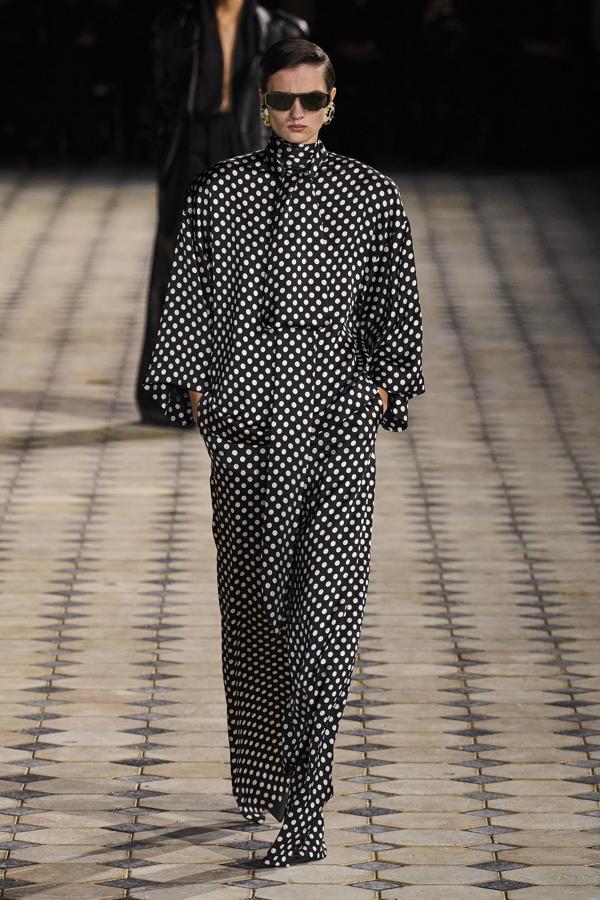 Saint Laurent capitaneada por Anthony Vaccarello decidió tomar como inspiración a Martha Graham, bailarina y coreógrafa. Una colección que dibuja una segunda piel que se adapta a la perfección sobre el cuerpo femenino.