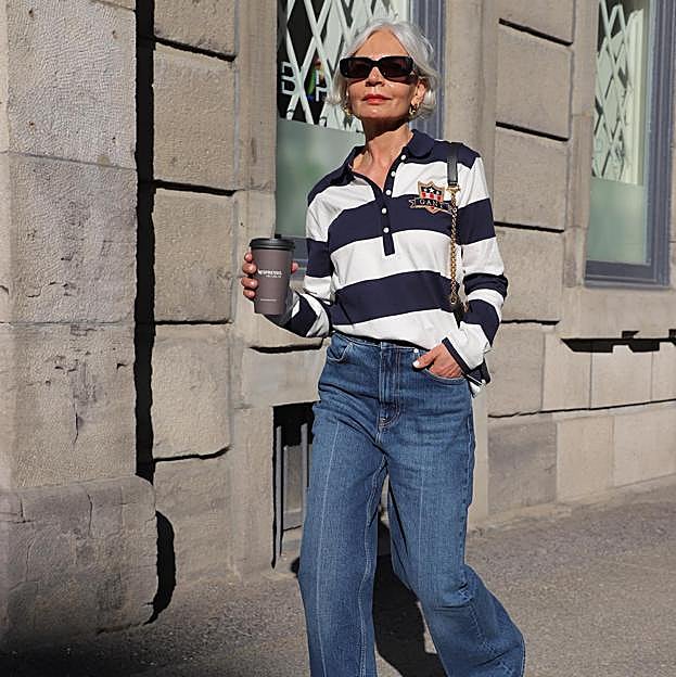 Así llevan los vaqueros las influencers de más de 50 para rejuvenecer el look