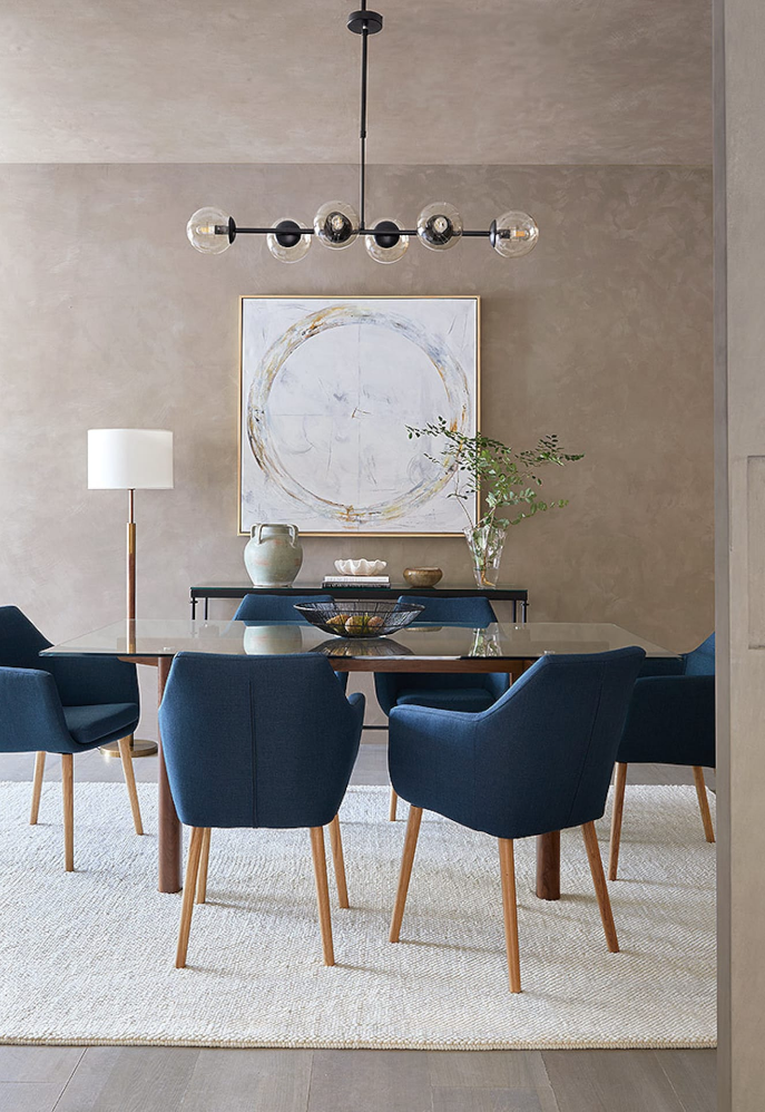 El comedor es punto de reunión y sinónimo de largas sobremesas, por eso, además de una decoración agradable, necesitamos comodidad. Y esta propuesta de El Corte Inglés combina ambas a la perfección.