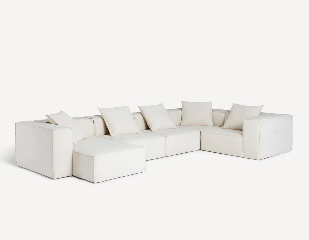 Este sofá modular blanco de rinconera con chaiselongue cuesta a partir de 495 euros. Cómpralo aquí