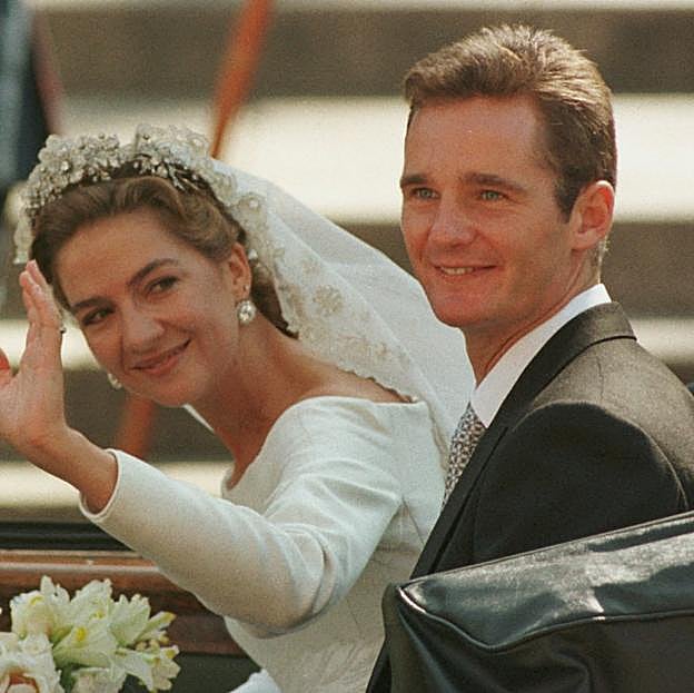 La boda de la infanta Cristina e Iñaki Urdangarin: joyas espectaculares, una novia con ojeras y un aniversario marcado por la tragedia y la infidelidad