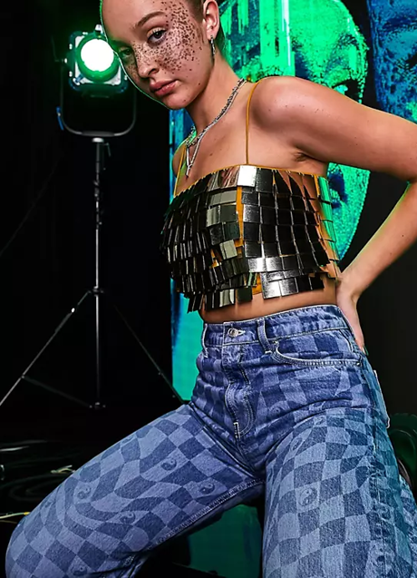 Imagen - Top dorado de tirantes con lentejuelas cuadradas de Asos, 49,99€.