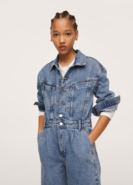 Imagen - Mono en denim de manga larga de Mango Outlet. Foto: Mango Outlet.