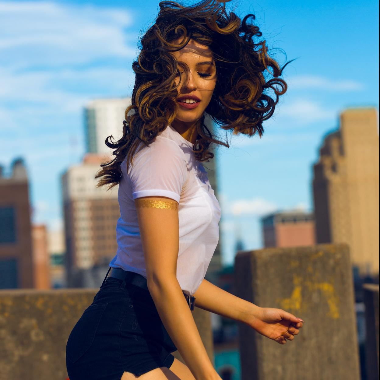 El step-up es uno de los mejores ejercicios para fortalecer los glúteos. 