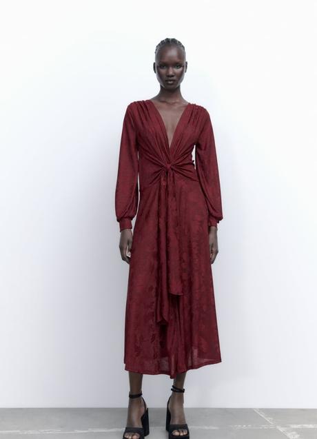 Imagen - Vestido largo jacquard de Zara, 35,95€.
