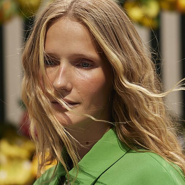 Este spray viral que hace que tu pelo sea waterproof es el truco definitivo para acabar con el encrespamiento