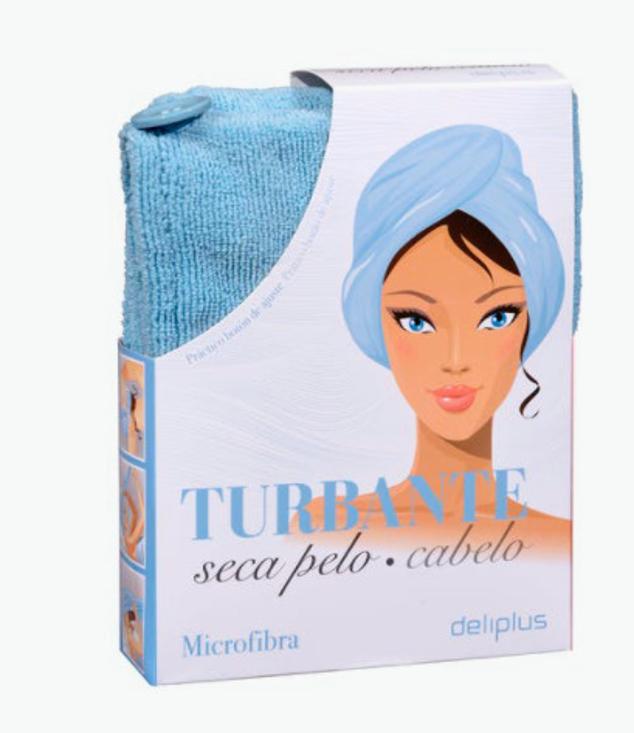 Los productos usados son igual de importantes que el secado del cabello rizado. Para ello, la experta recomienda este turbante de microfibra que es perfecto para secar y hacer flooping.