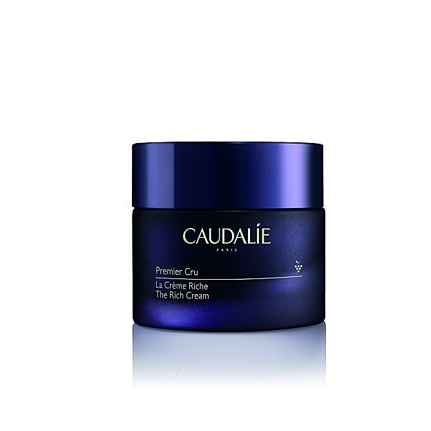 Imagen principal - Crema Premier Cru de Caudalie (88,90 €); Sí Passione Éclat de Armari Beeauty (75 € / 50 ml) y concentrado antiedad universal Super Serum de Nuxe (76,50 €).