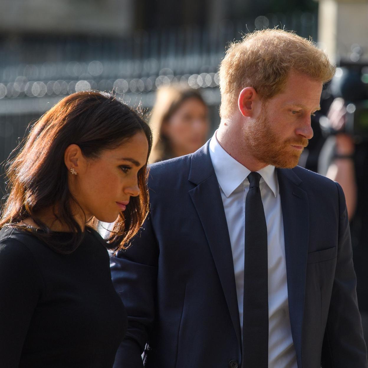 Meghan Markle y el príncipe Enrique, los duques de Sussex de luto por la reina Isabel II..
