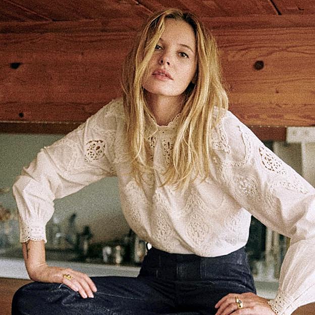 Ficha las blusas más bonitas, románticas y que mejor que combinan con todo tu armario