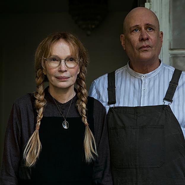 Tras seis años alejada de las cámaras Mia Farrow vuelve a la ficción con Vigilante.