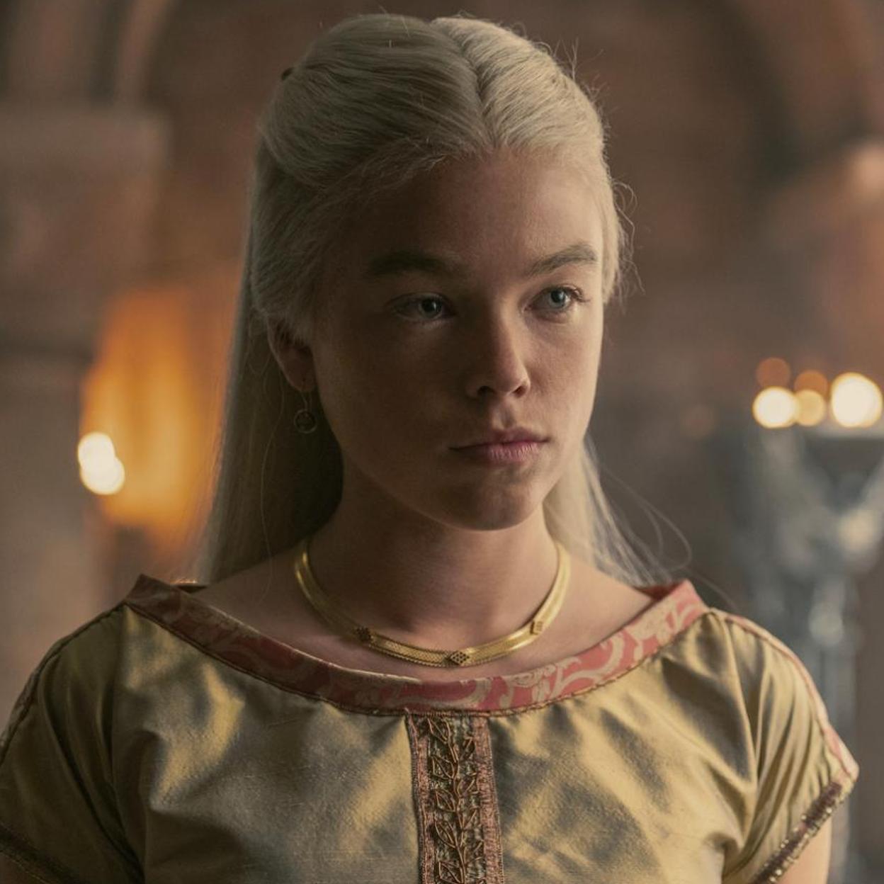Milly Alcock interpreta la versión joven de Rhaenyra Targaryen en La casa del dragon. 