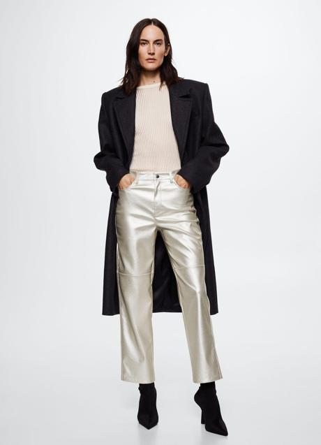 Imagen - Pantalón efecto metalizado de Mango. Foto: Mango.