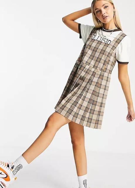 Imagen - Pichi con falda de tablas estilo college