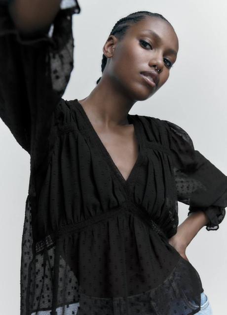 Imagen - Blusa negra de plumeti