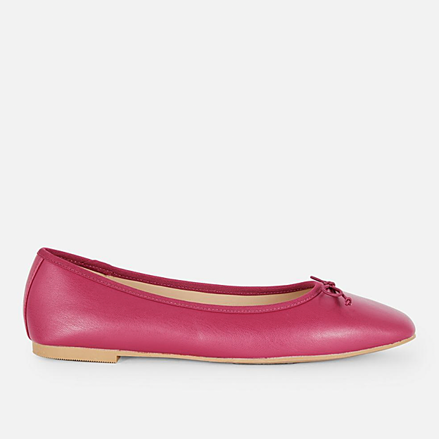 Bailarinas de color rosa con lazo de Primark (5 euros).