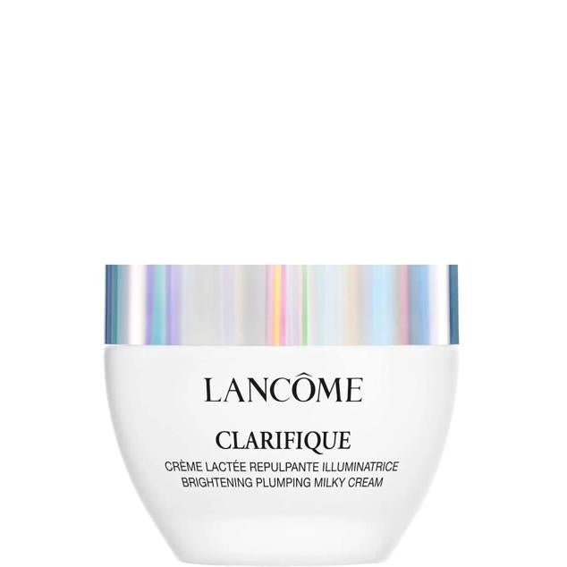 Clarifique de Lancôme se trata de una cream de día iluminadora y blanqueadora con textura lechosa reconfortante. Reduce las manchas, unifica el tono, disminuye los signos de la edad y perfecciona la piel, a la par que energiza el aspecto con la mezcla de vitamina C, niacinamida, cafeína, brotes de haya silvestre y manteca de karité. Cómpralo aquí