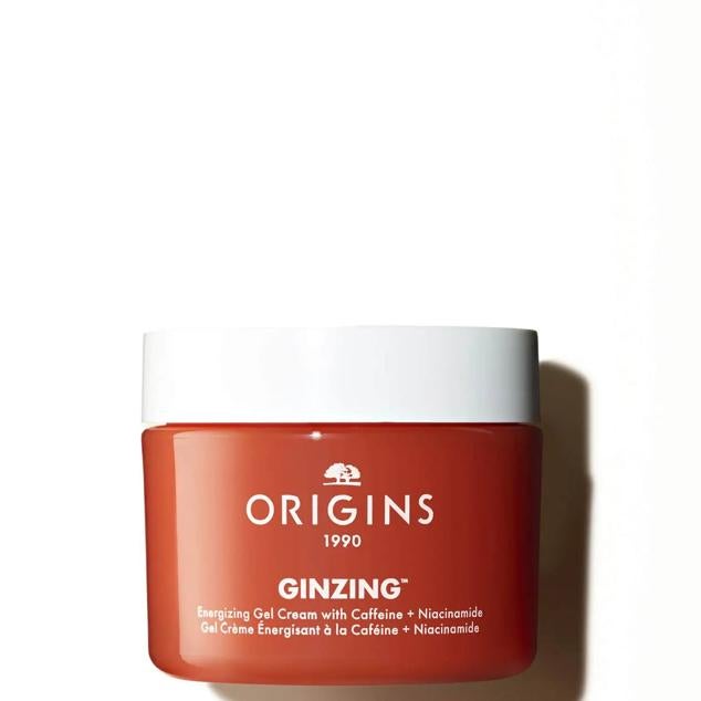 Ginzing Gel de Origins revitaliza en profundidad al ofrecer la máxima luminosidad y uniformidad con su tecnología Vital-Synthesis™ que combina ginseng, cafeína y granos de café, ayudando a recuperar la energía, estimulando el colágeno y la microcirculación, para mejorar el aspecto de los signos de la edad y la fatiga. La niacinamida aclara las manchas, atenúa las líneas y protege, con ayuda de la vitamina E. Cómpralo aquí