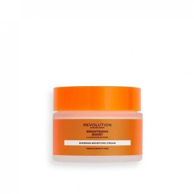 Bightening Boost Ginseng Moisture Cream de Revolution Skincare combina los ingredientes antioxidantes, iluminadores e hidratantes más potentes para revitalizar la apariencia y conseguir que luzcamos frescas y juveniles cada mañana. Está formulada con ginseng, niacinamida y manteca de karité, capaces de unificar el tono, iluminar, proteger, suavizar, desinflamar y redensificar. Cómpralo aquí