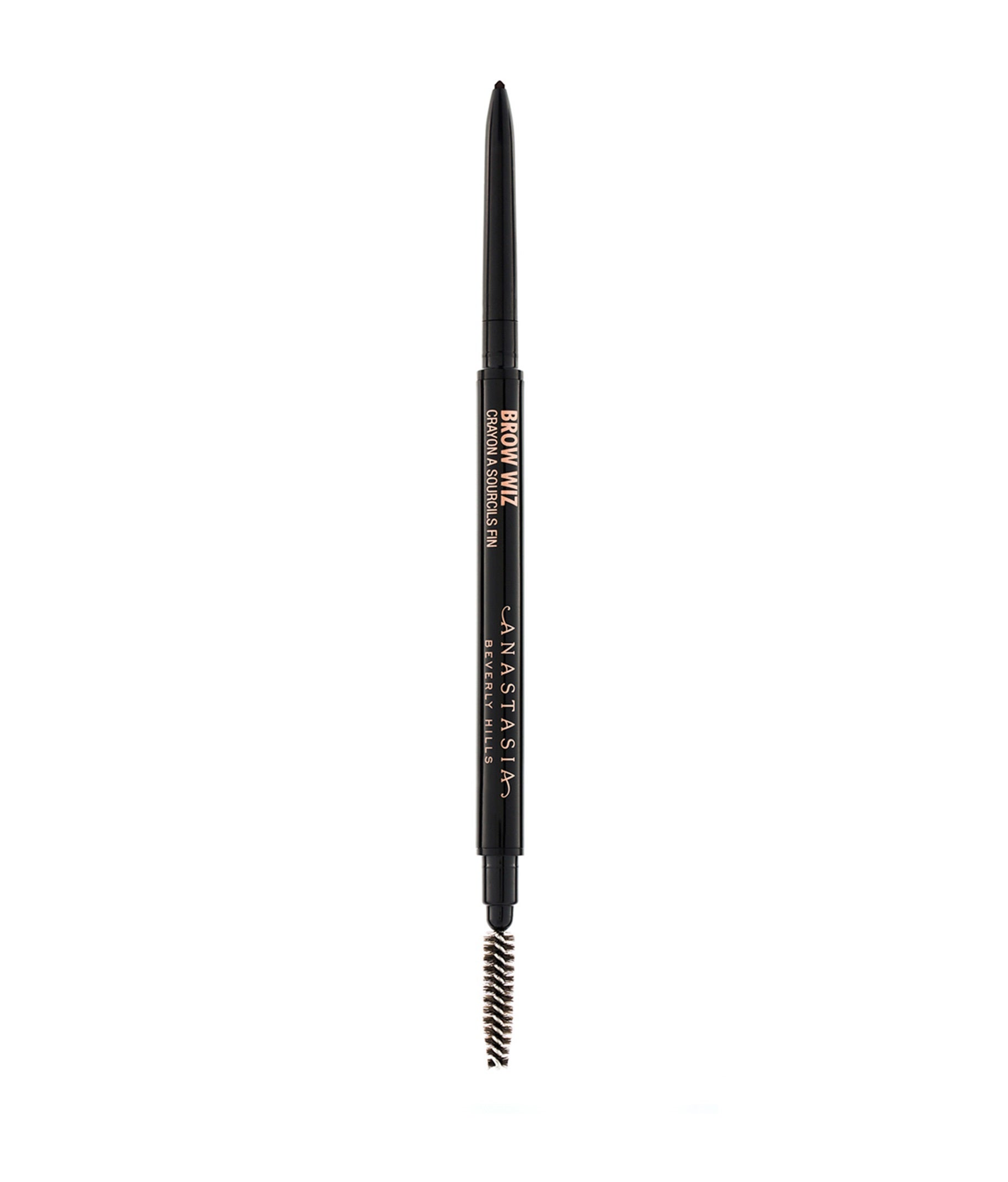 A Anastasia Beverly Hills se la conoce como la reina de las cejas y todos sus productos de esta gama son un must-have en cualquier neceser. Brow Wiz es un lápiz retráctil con punta muy fina, que imita al pelo natural y que proporciona textura. Está disponible en diez tonos. (34,99 euros)