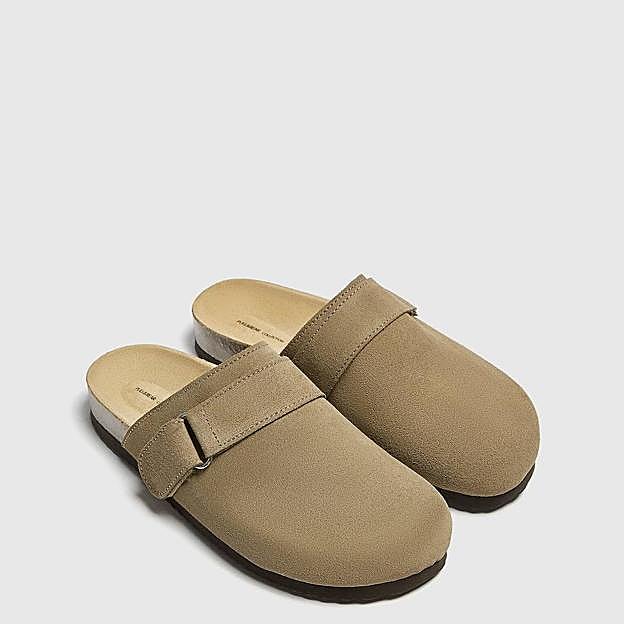 Zuecos de serraje color arena