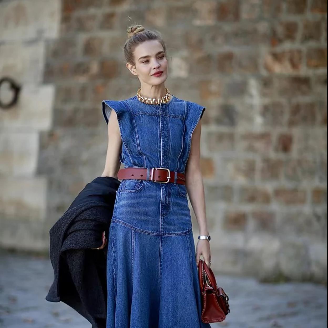 Siete vestidos vaqueros que estilizan la cintura y las piernas a los 40