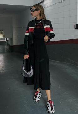 Imagen secundaria 2 - Las influencers con la chaqueta de Bershka.