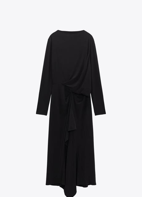 Imagen - Vestido negro drapeado y fluido de Zara. Foto: Zara.