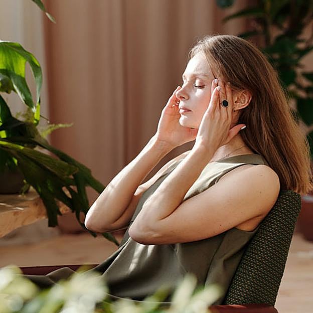 Los mejores remedios naturales para acabar con la migraña y el dolor de cabeza: agua, magnesio y aceites esenciales