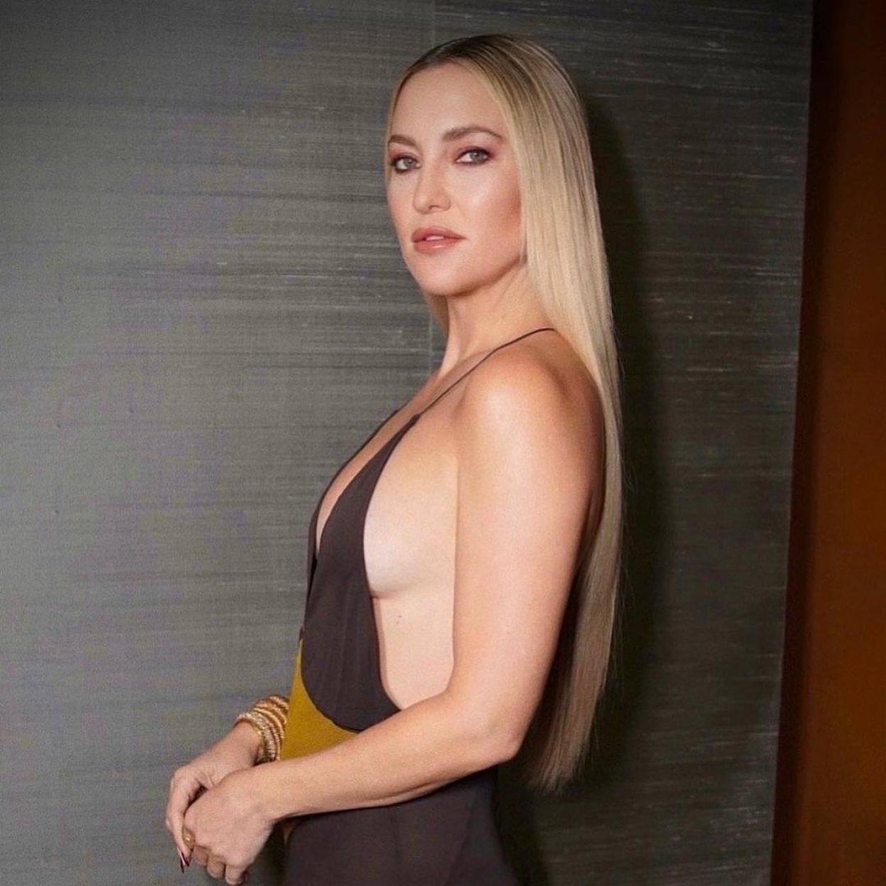 La melena super lisa y brillante de Kate Hudson se debe al uso del Hair Gloss