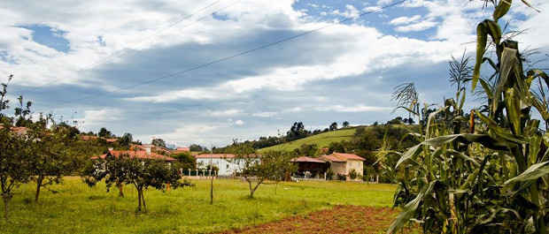 Esta localidad de casi 100 habitantes vive de la agricultura y la ganadería, oficios que tradicionalmente han formado parte de su historia. En el S.XIV fue convertido en coto. La construcción en Porreñu ha estado principalmente en manos de sus habitantes, que a base del trabajo comunitario han levantado las infraestructuras del lugar. 