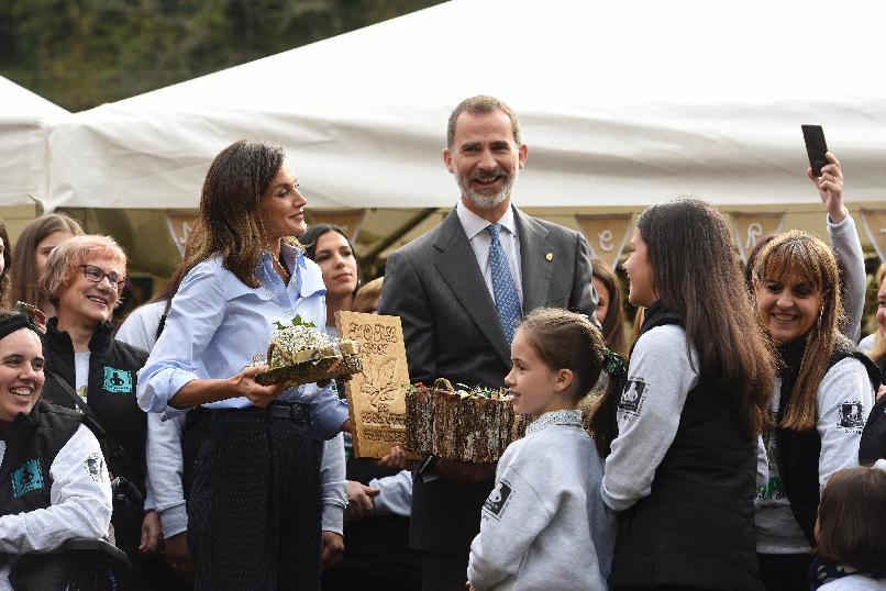 Felipe VI valoró el patrimonio natural del pueblo, y quiso felicitar a sus habitantes por el esfuerzo y sacrificio para preservarla. El cuidado de la naturaleza en Asturias y España son, según reconoció en rey, esencial para la buena presevación del mundo rural.