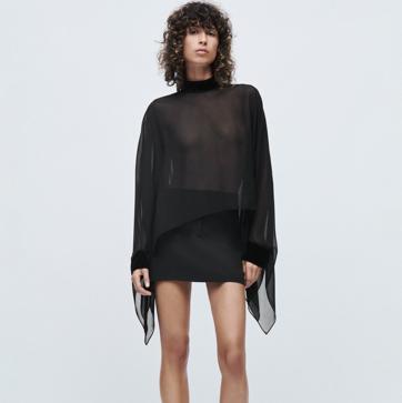 Imagen secundaria 1 - Blusa capa de terciopelo en color negro de Zara.