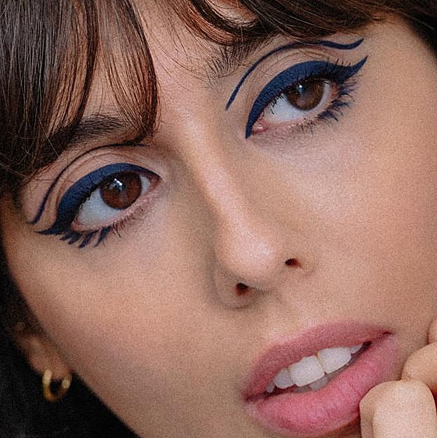 Imagen principal - Diferentes maquillajes de ojos que propone Violette con el Yeux Paint.