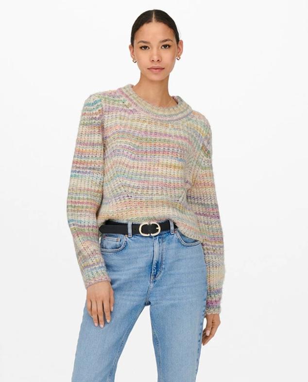 Es un jersey de punto grueso ideal de la marca Only. Cuenta con un diseño sencillo de manga larga y cuello redondo. Precio: 27,99 euros (antes; 39,99 euros). Cómpralo aquí