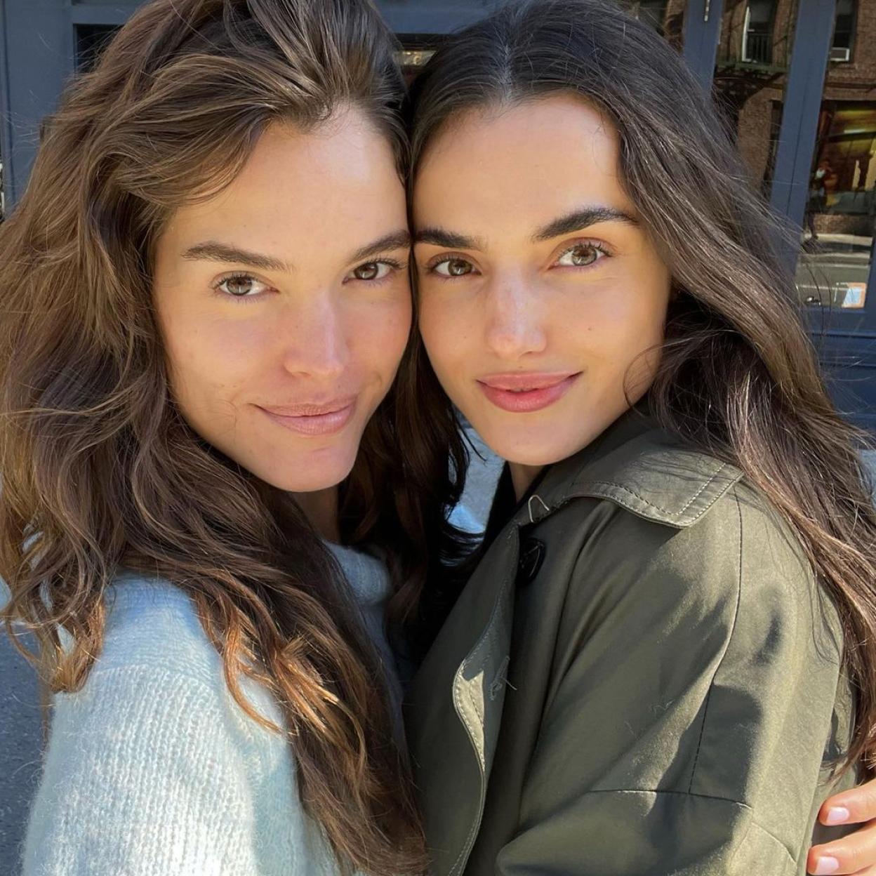 Los sérums iluminadores y antiarrugas fomentan un aspecto rejuvenecido desde la primera aplicación. 